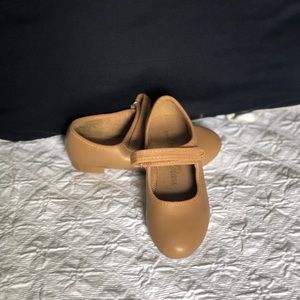 Girls tan tap shoes size 11 🦋